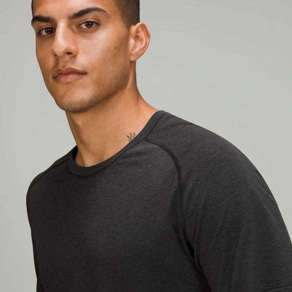 Lululemon Metal Vent Tech t-shirt - Picture 3 of 7
